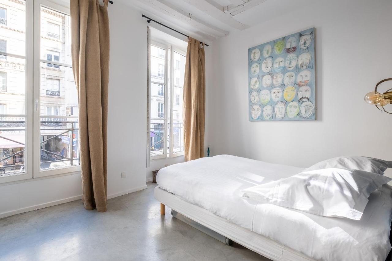 Veeve - Bright Beams Paris