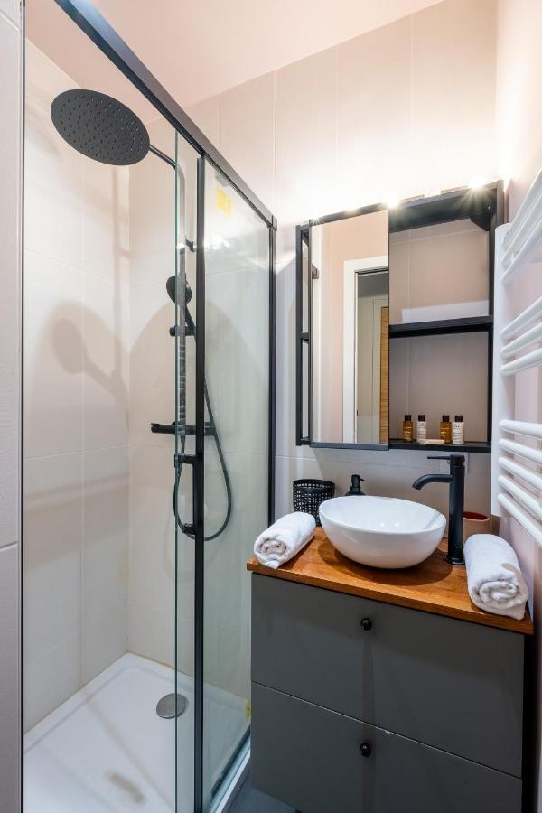 Veeve - Bright Beams Paris